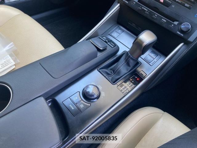 Lexus IS 2013-07 6907709-18