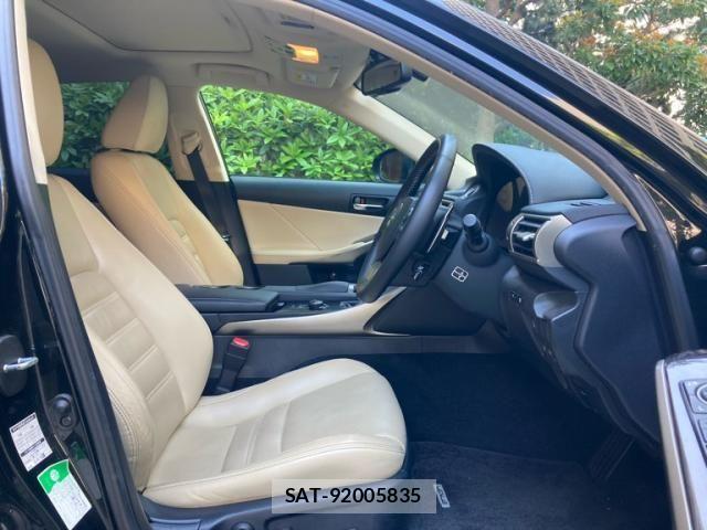 Lexus IS 2013-07 6907709-8
