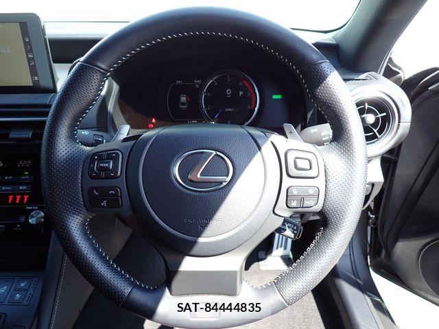 Lexus IS 2021-01 6907683-10