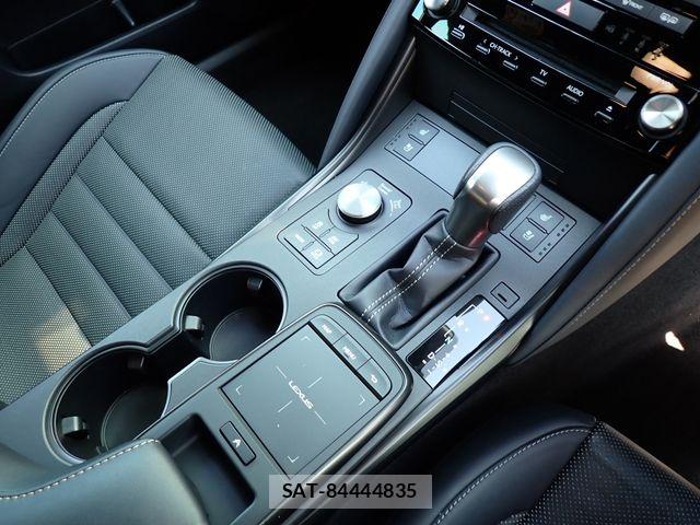 Lexus IS 2021-01 6907683-20