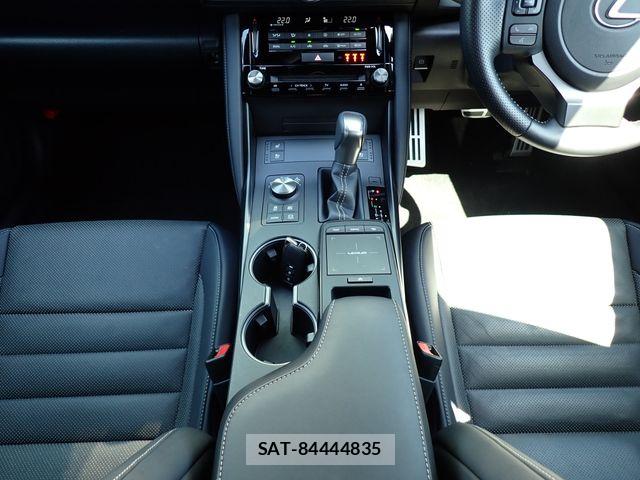 Lexus IS 2021-01 6907683-21