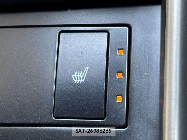 Lexus IS 2013-10 6907698-9