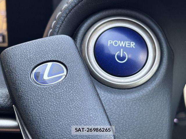 Lexus IS 2013-10 6907698-10