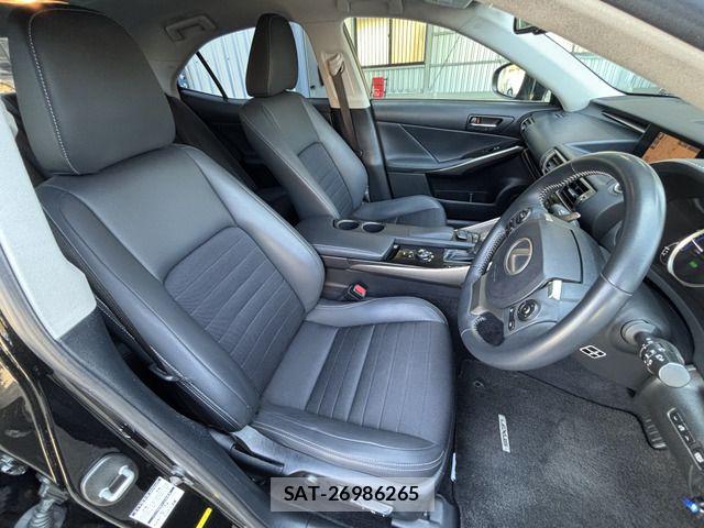 Lexus IS 2013-10 6907698-13