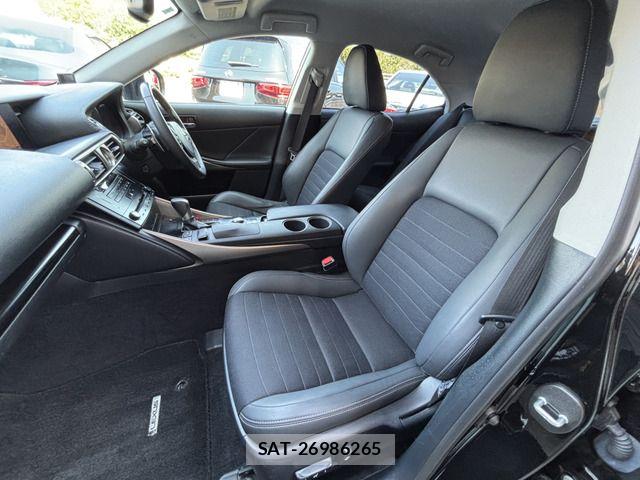 Lexus IS 2013-10 6907698-14