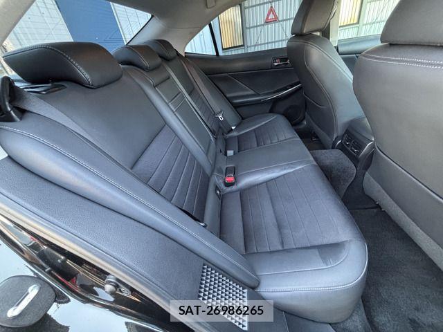Lexus IS 2013-10 6907698-15