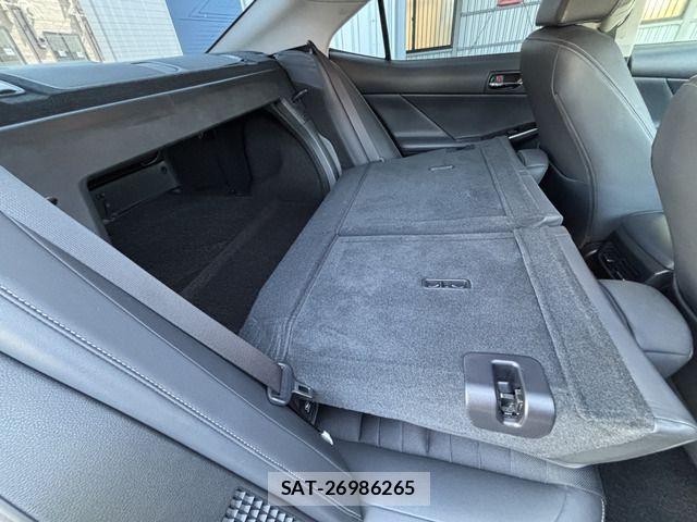 Lexus IS 2013-10 6907698-18