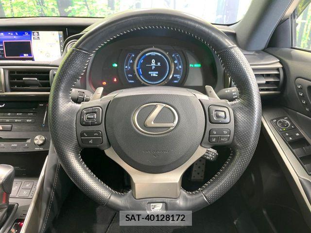 Lexus IS 2017-05 6907695-10