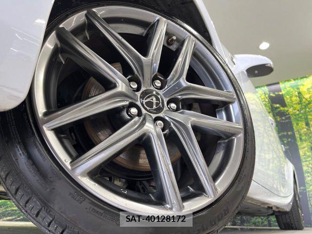 Lexus IS 2017-05 6907695-12