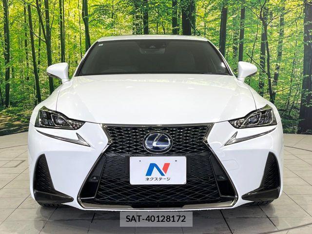 Lexus IS 2017-05 6907695-13