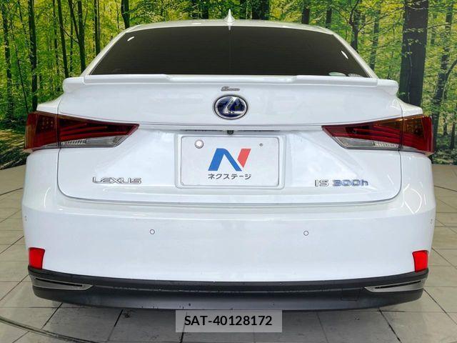 Lexus IS 2017-05 6907695-14
