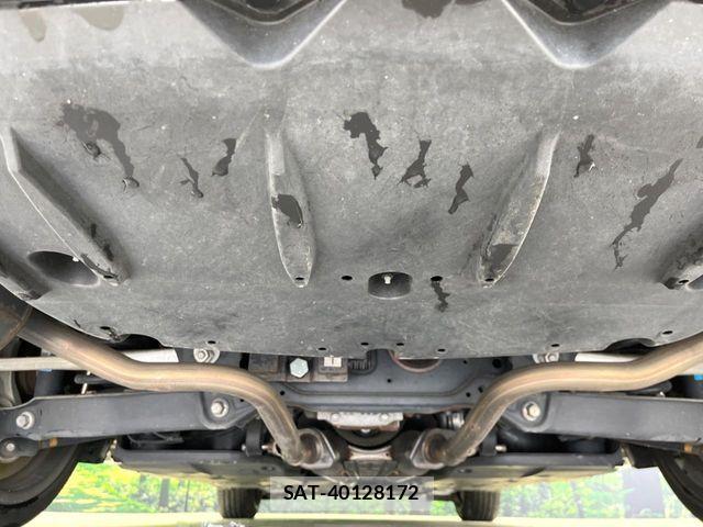 Lexus IS 2017-05 6907695-18