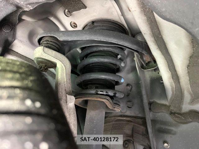 Lexus IS 2017-05 6907695-19