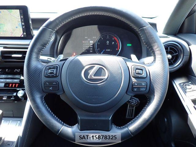 Lexus IS 2023-01 6907684-10