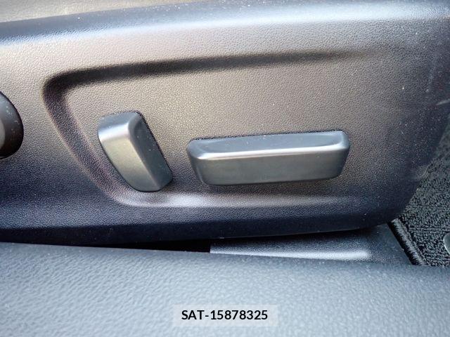 Lexus IS 2023-01 6907684-23