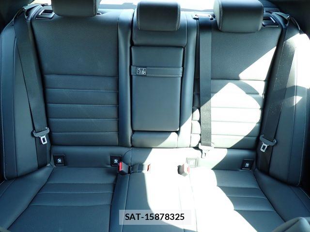 Lexus IS 2023-01 6907684-25