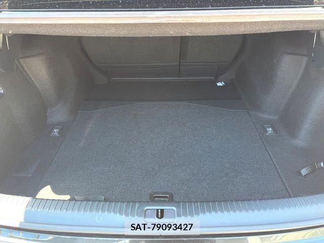 Lexus IS 2017-10 6907686-9
