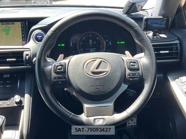 Lexus IS 2017-10 6907686-10