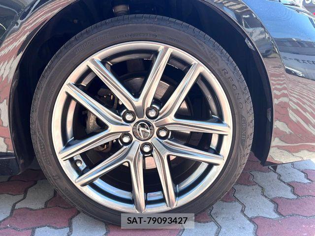Lexus IS 2017-10 6907686-12