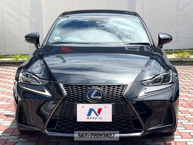Lexus IS 2017-10 6907686-13
