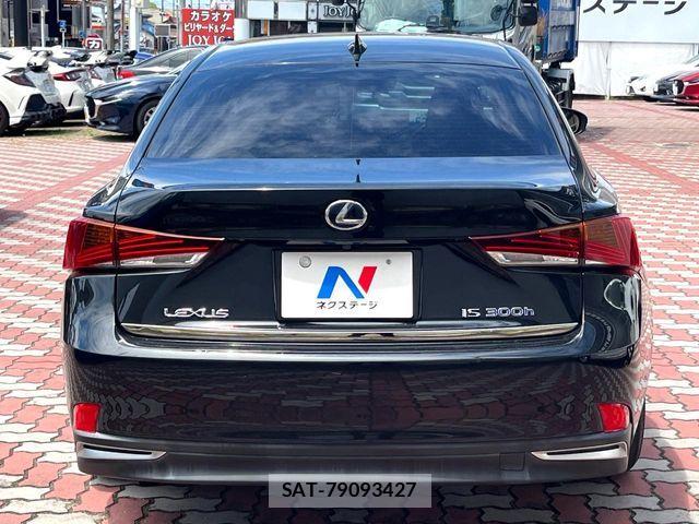 Lexus IS 2017-10 6907686-14