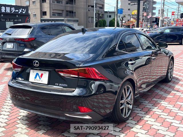 Lexus IS 2017-10 6907686-16