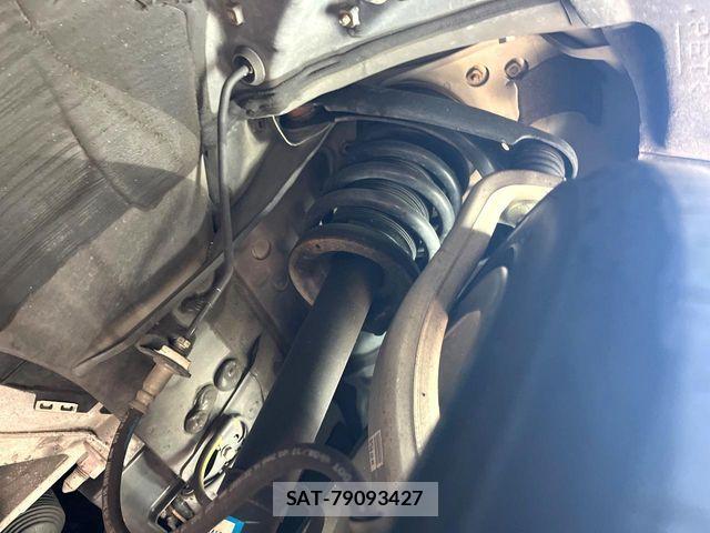 Lexus IS 2017-10 6907686-19