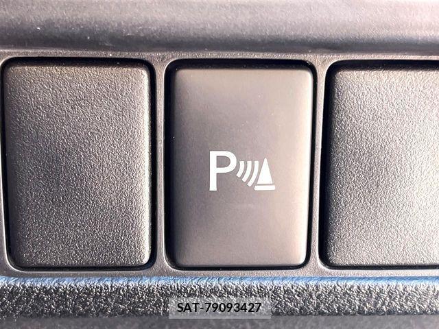 Lexus IS 2017-10 6907686-2