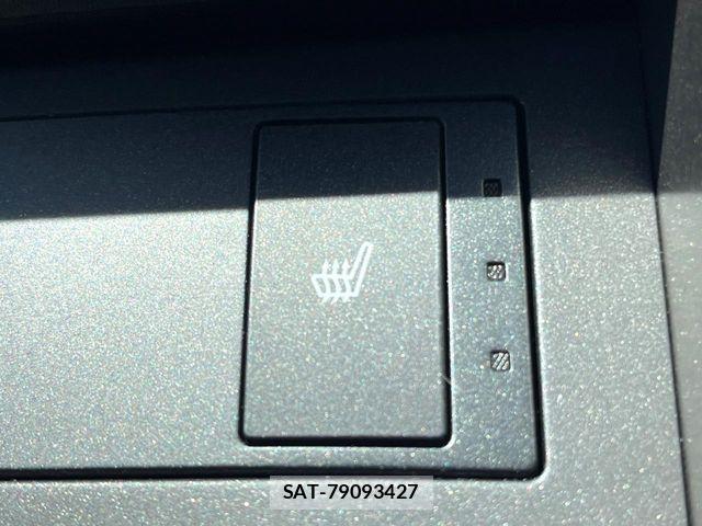 Lexus IS 2017-10 6907686-3