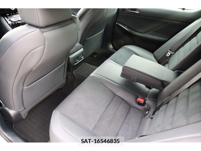 Lexus IS 2025-01 6995037-11