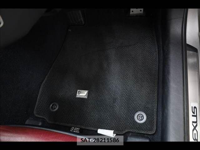Lexus IS 2014-03 7020762-16