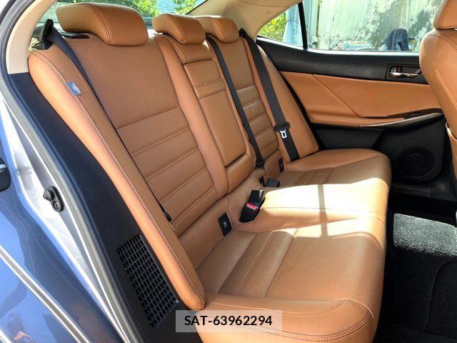 Lexus IS 2013-11 7059246-11