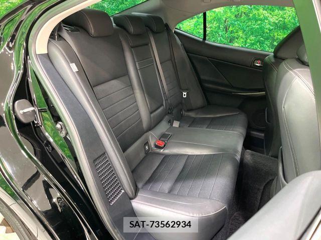 Lexus IS 2013-06 7059248-10