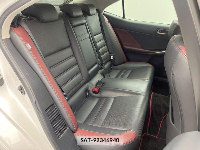 Lexus IS 2017-01 7059243-10