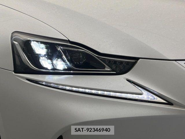 Lexus IS 2017-01 7059243-13