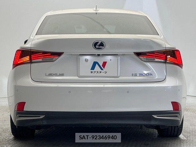 Lexus IS 2017-01 7059243-15