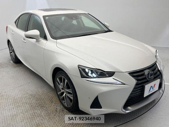 Lexus IS 2017-01 7059243-16