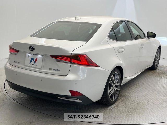 Lexus IS 2017-01 7059243-17