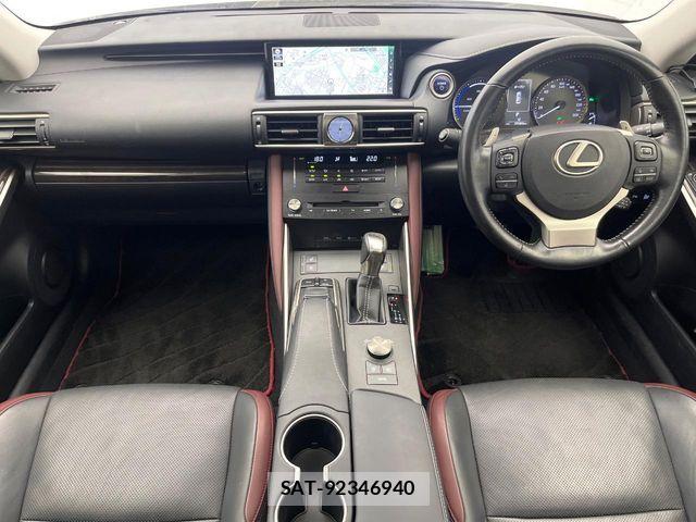 Lexus IS 2017-01 7059243-1