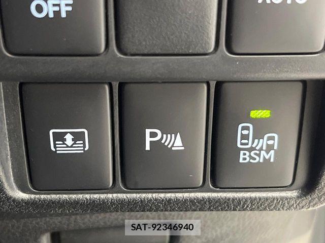 Lexus IS 2017-01 7059243-2