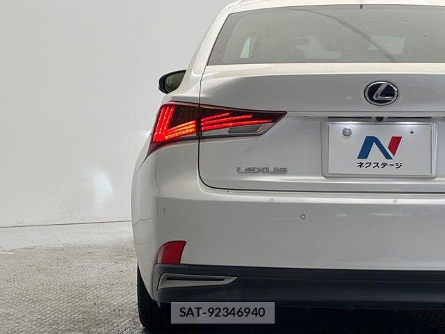 Lexus IS 2017-01 7059243-3