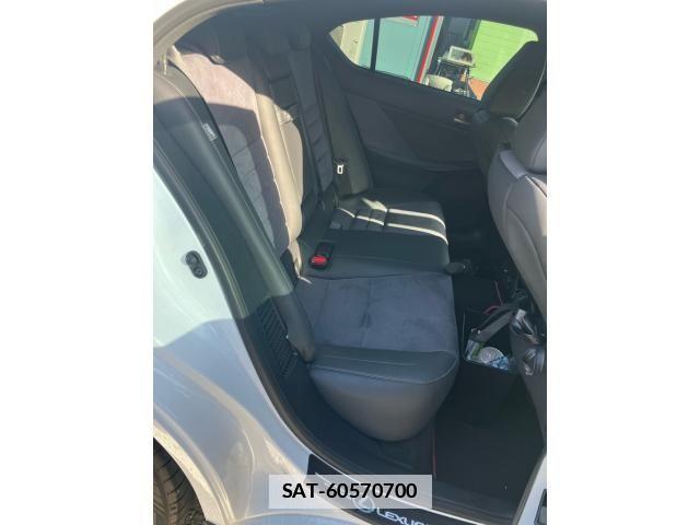 Lexus IS 2022-01 7059242-9