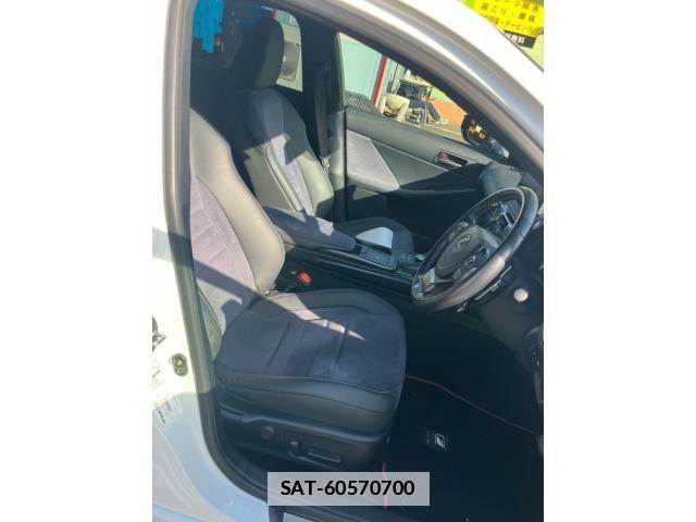 Lexus IS 2022-01 7059242-11
