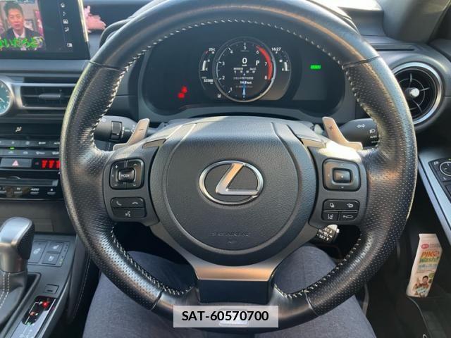 Lexus IS 2022-01 7059242-27