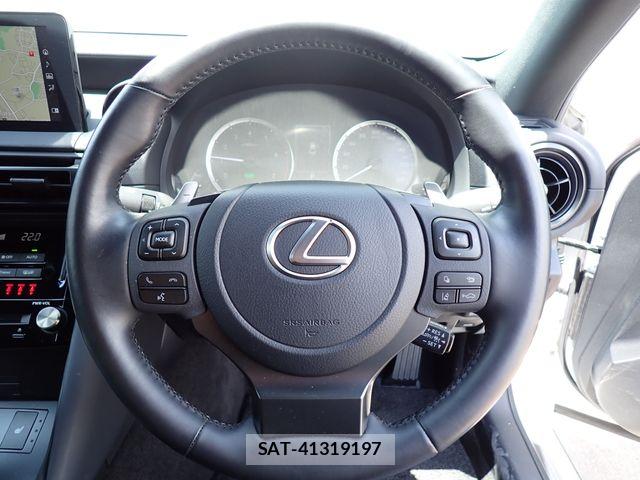 Lexus IS 2023-06 7220950-10