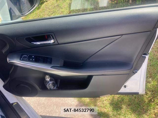 Lexus IS 2013-10 7220921-13