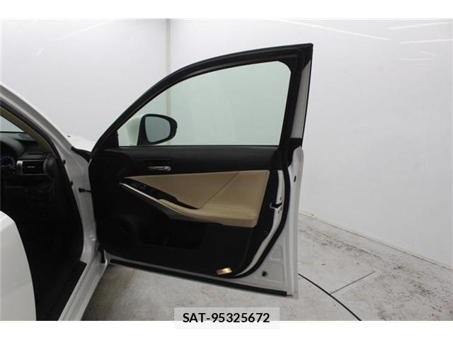 Lexus IS 2014-01 7220922-29