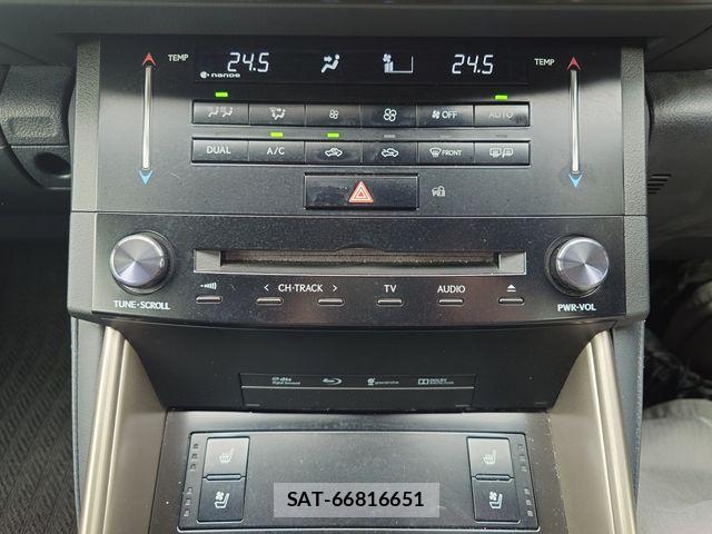 Lexus IS 2014-02 7220924-16