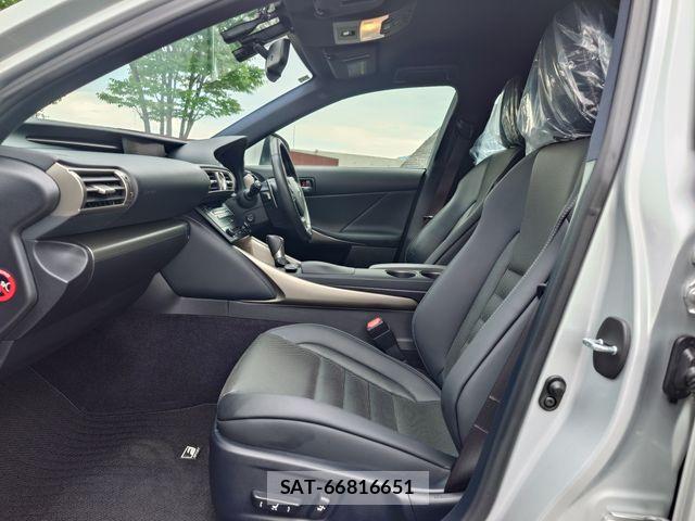 Lexus IS 2014-02 7220924-20