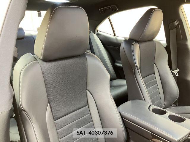 Lexus IS 2014-04 7220923-16